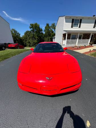 1998 Chevrolet Corvette Base 2dr Hatchback — photo 4
