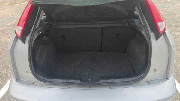 2005 Ford Focus ZX3 SE — photo 10