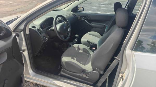 2005 Ford Focus ZX3 SE — photo 6