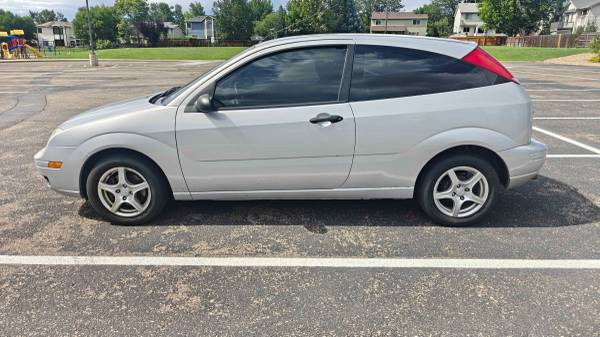 2005 Ford Focus ZX3 SE — photo 4