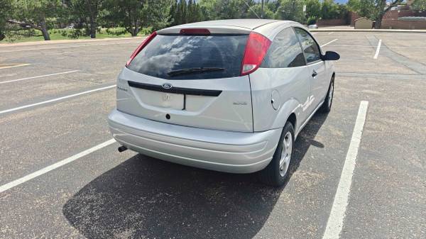 2005 Ford Focus ZX3 SE — photo 5