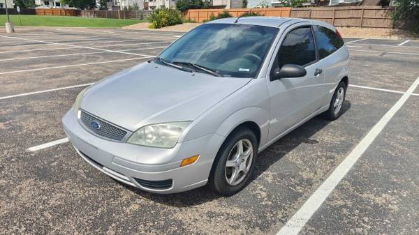 2005 Ford Focus ZX3 SE — photo 1