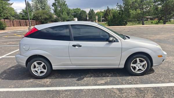2005 Ford Focus ZX3 SE — photo 3