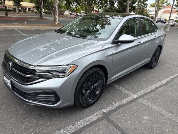 2023 Volkswagen Jetta 1.5T SE 4dr Sedan Automatic — photo 1