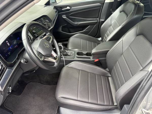 2023 Volkswagen Jetta 1.5T SE 4dr Sedan Automatic — photo 9
