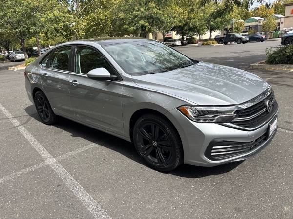 2023 Volkswagen Jetta 1.5T SE 4dr Sedan Automatic — photo 4