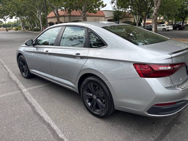 2023 Volkswagen Jetta 1.5T SE 4dr Sedan Automatic — photo 3