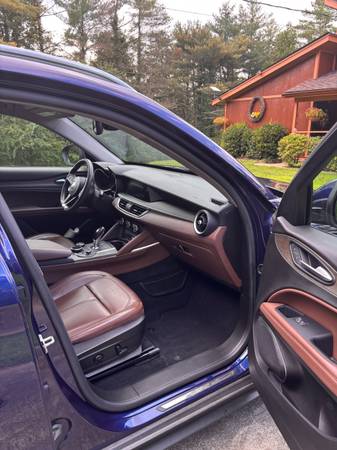 2019 Alfa Romeo Stelvio Base 4dr 4x2 Automatic — photo 7