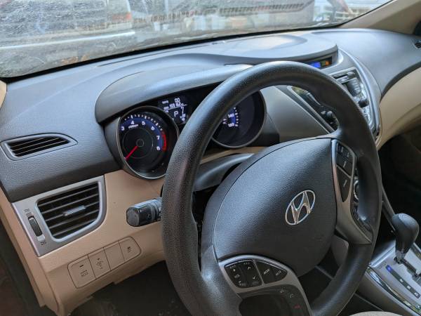 2013 Hyundai Elantra SE 2dr Coupe Manual — photo 9