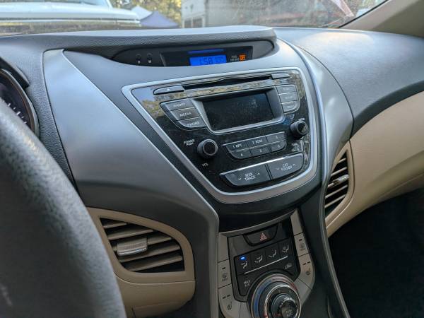 2013 Hyundai Elantra SE 2dr Coupe Manual — photo 6