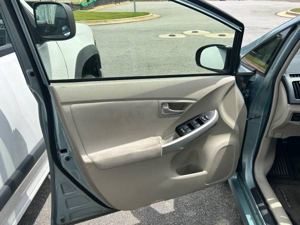 2014 Toyota Prius Two 5dr Hatchback CVT — photo 7