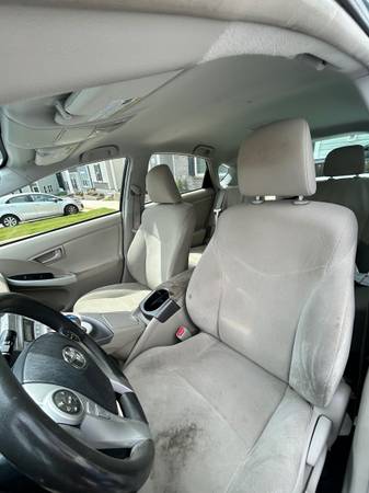 2014 Toyota Prius Two 5dr Hatchback CVT — photo 6