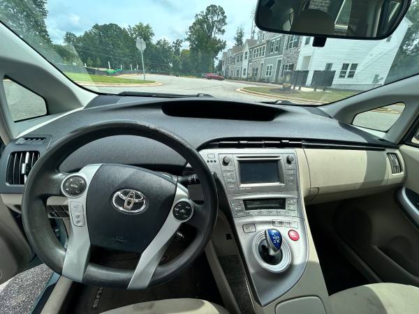 2014 Toyota Prius Two 5dr Hatchback CVT — photo 5