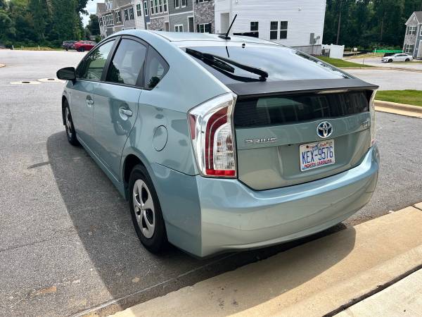 2014 Toyota Prius Two 5dr Hatchback CVT — photo 4