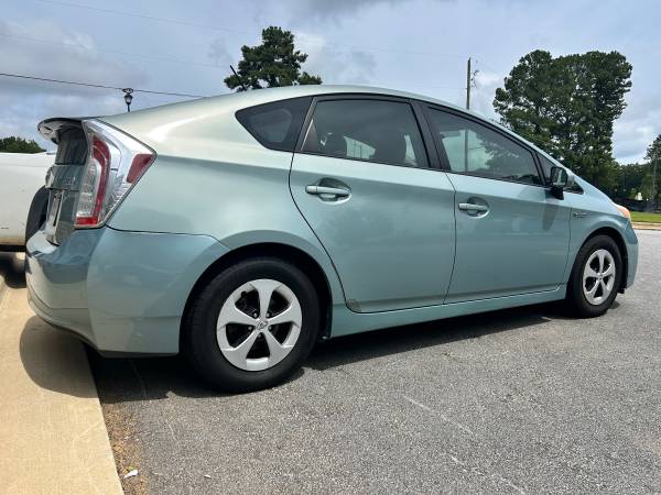 2014 Toyota Prius Two 5dr Hatchback CVT — photo 2