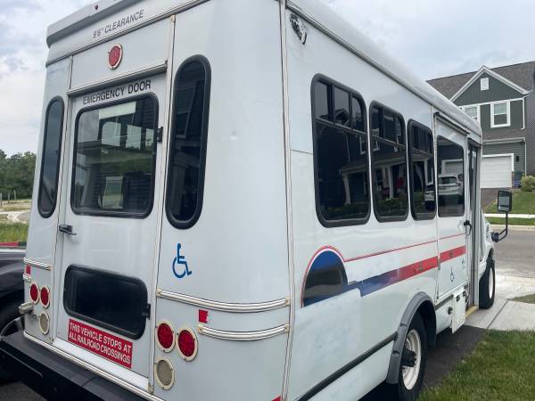 2018 Ford E350 Paratransit — photo 12