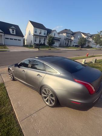 2011 Jaguar Xj — photo 2