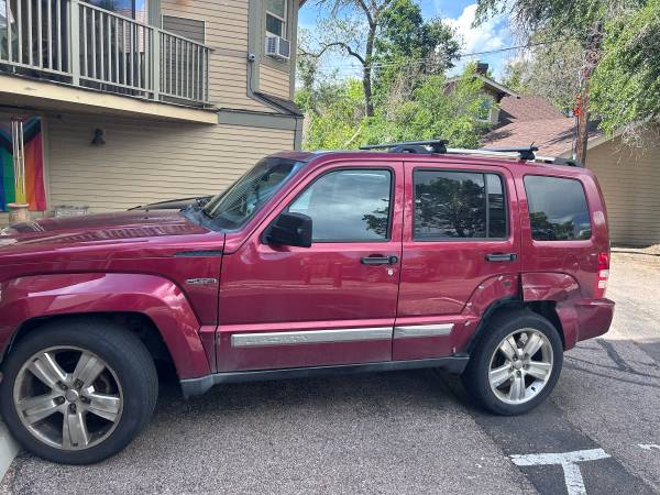 2012 Jeep Liberty Limited Jet Edition — photo 1