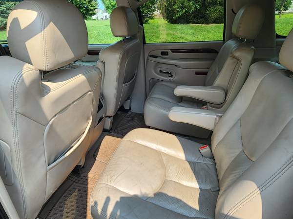 2004 Cadillac Escalade Base 4x2 Automatic — photo 12