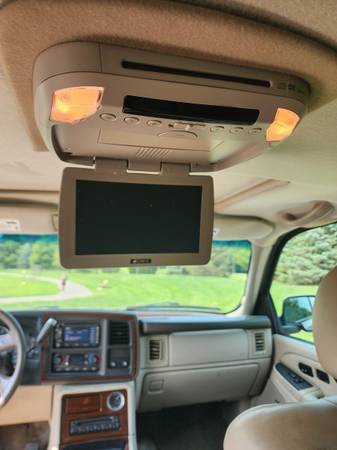 2004 Cadillac Escalade Base 4x2 Automatic — photo 11