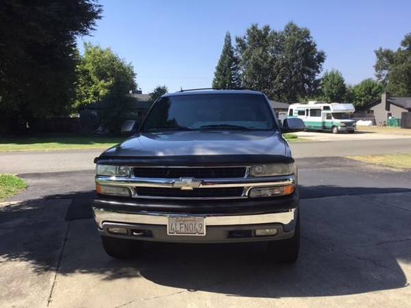 2000 Chevrolet Tahoe All New Base — photo 2