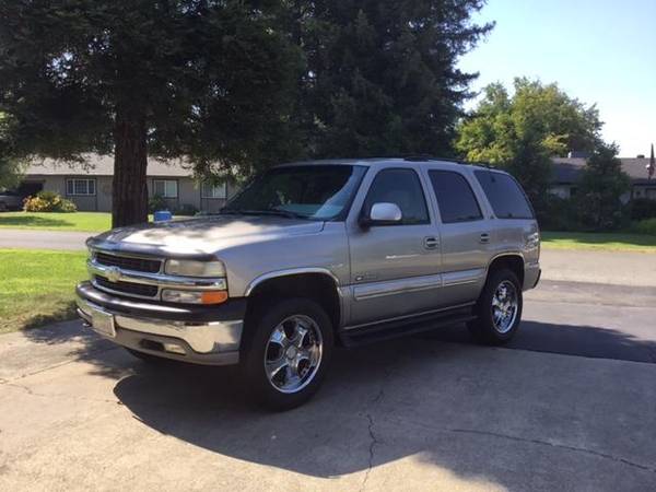 2000 Chevrolet Tahoe All New Base — photo 1