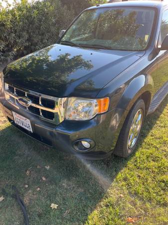 2009 Ford Escape XLS 4dr 4x4 Automatic — photo 1