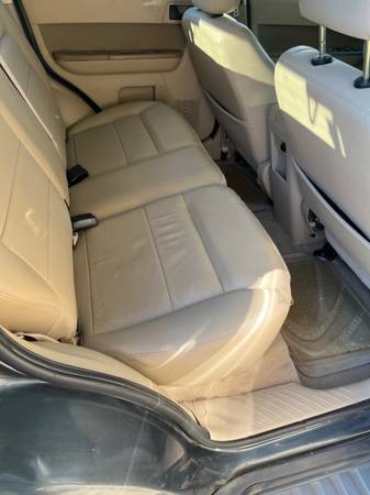 2009 Ford Escape XLS 4dr 4x4 Automatic — photo 5