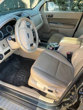 2009 Ford Escape XLS 4dr 4x4 Automatic — photo 7