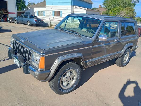 1988 Jeep Cherokee Base 4dr SUV — photo 4