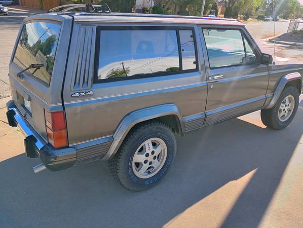 1988 Jeep Cherokee Base 4dr SUV — photo 10