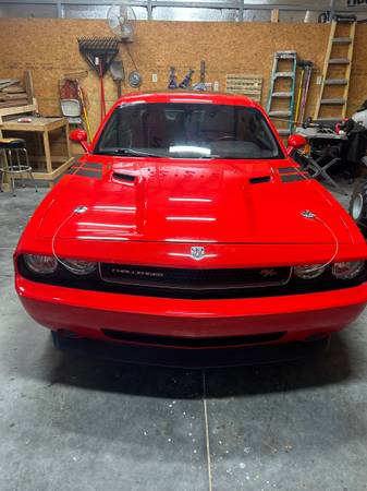 2009 Dodge Challenger SE — photo 2