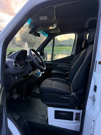 2026 Mercedes-Benz Sprinter Passenger VAN Base — photo 5