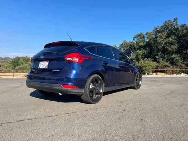 2016 Ford Focus Titanium 4dr Sedan Automatic — photo 5
