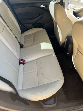 2016 Ford Focus Titanium 4dr Sedan Automatic — photo 12