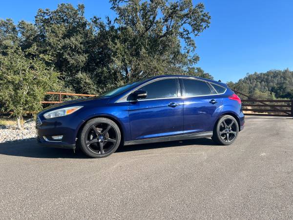 2016 Ford Focus Titanium 4dr Sedan Automatic — photo 2