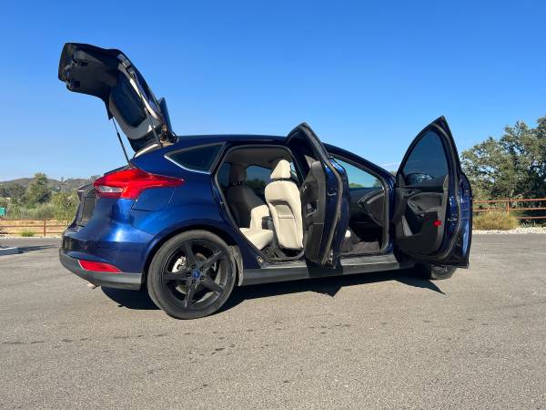 2016 Ford Focus Titanium 4dr Sedan Automatic — photo 7