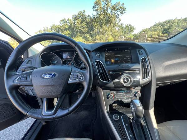 2016 Ford Focus Titanium 4dr Sedan Automatic — photo 9
