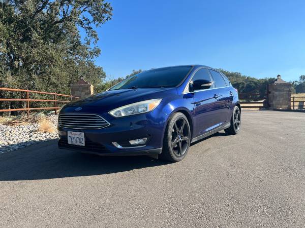 2016 Ford Focus Titanium 4dr Sedan Automatic — photo 1