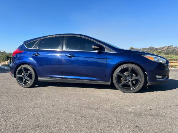2016 Ford Focus Titanium 4dr Sedan Automatic — photo 4