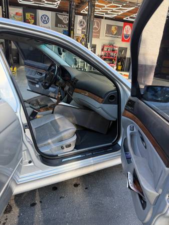 2001 BMW 525i — photo 8