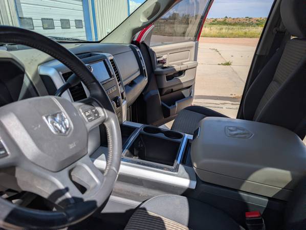 2012 RAM 2500 ST 4x4 Crew Cab 169 in. WB Automatic — photo 6