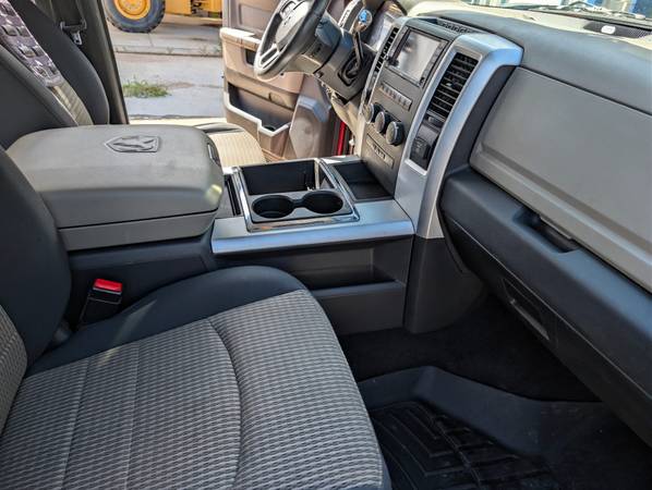 2012 RAM 2500 ST 4x4 Crew Cab 169 in. WB Automatic — photo 7
