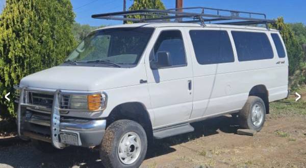 2005 Ford E 350 Super Duty XLT Wagon Automatic — photo 1