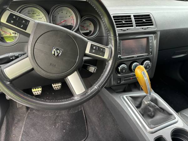 2009 Dodge Challenger SRT8 — photo 7