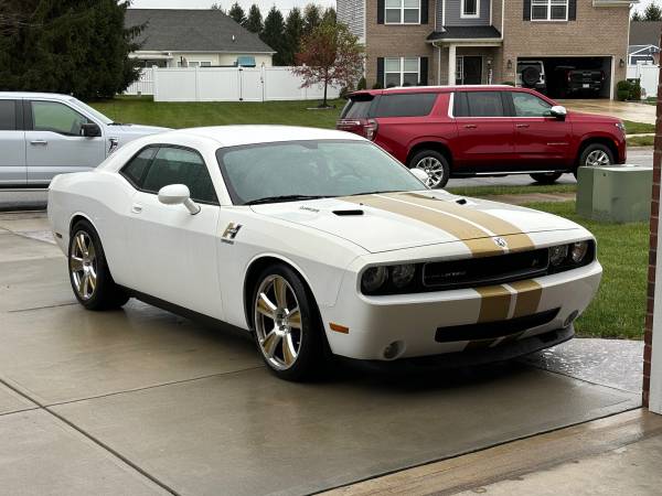 2009 Dodge Challenger SRT8 — photo 12