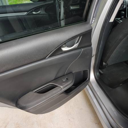 2017 Honda Civic LX 2dr Coupe CVT — photo 8