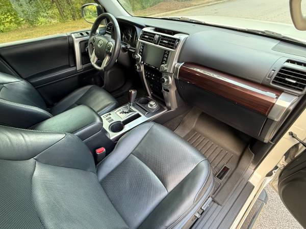 2020 Toyota 4runner Limited — photo 10