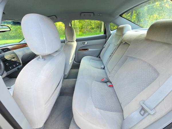 2006 Buick Lacrosse CX 4dr Sedan Automatic — photo 9
