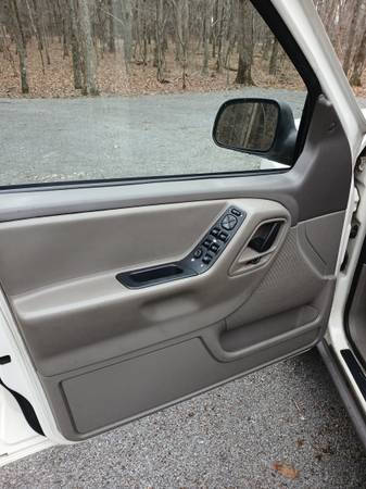 2004 Jeep Grand Cherokee Laredo 4dr 4x2 Automatic — photo 5